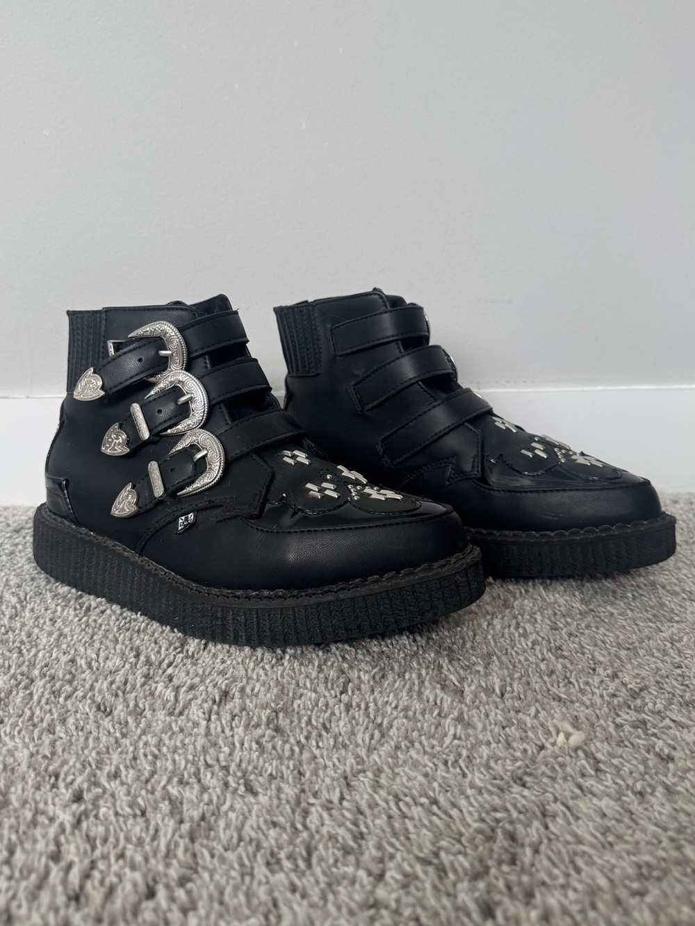 T.U.K. Western Buckle Pointed Boot - Picture 3 of 9